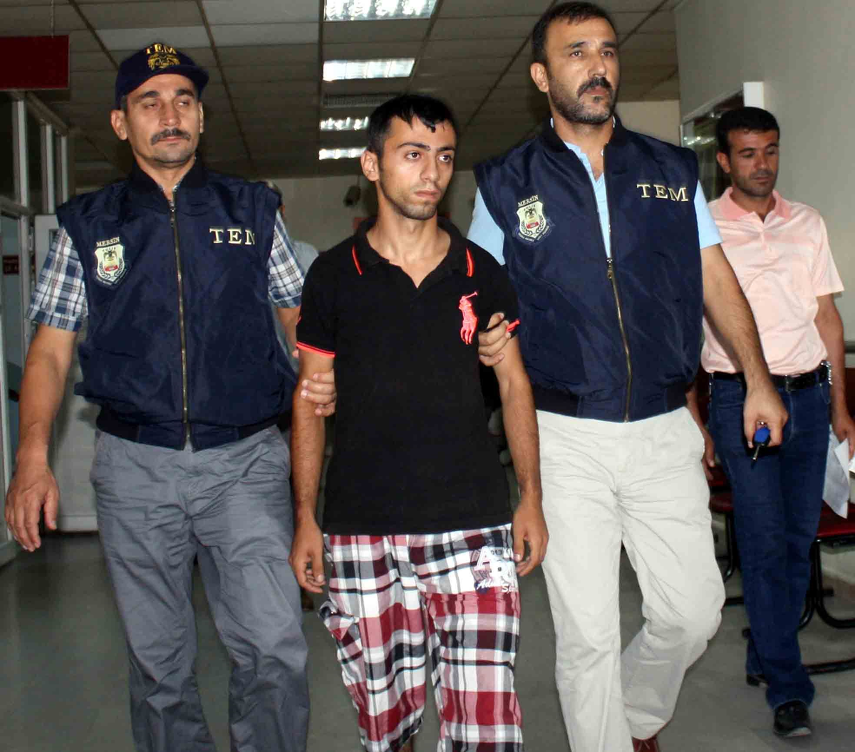 Mersin\'de Ev ve Araca Molotoflu Saldırı Gerçekleşti