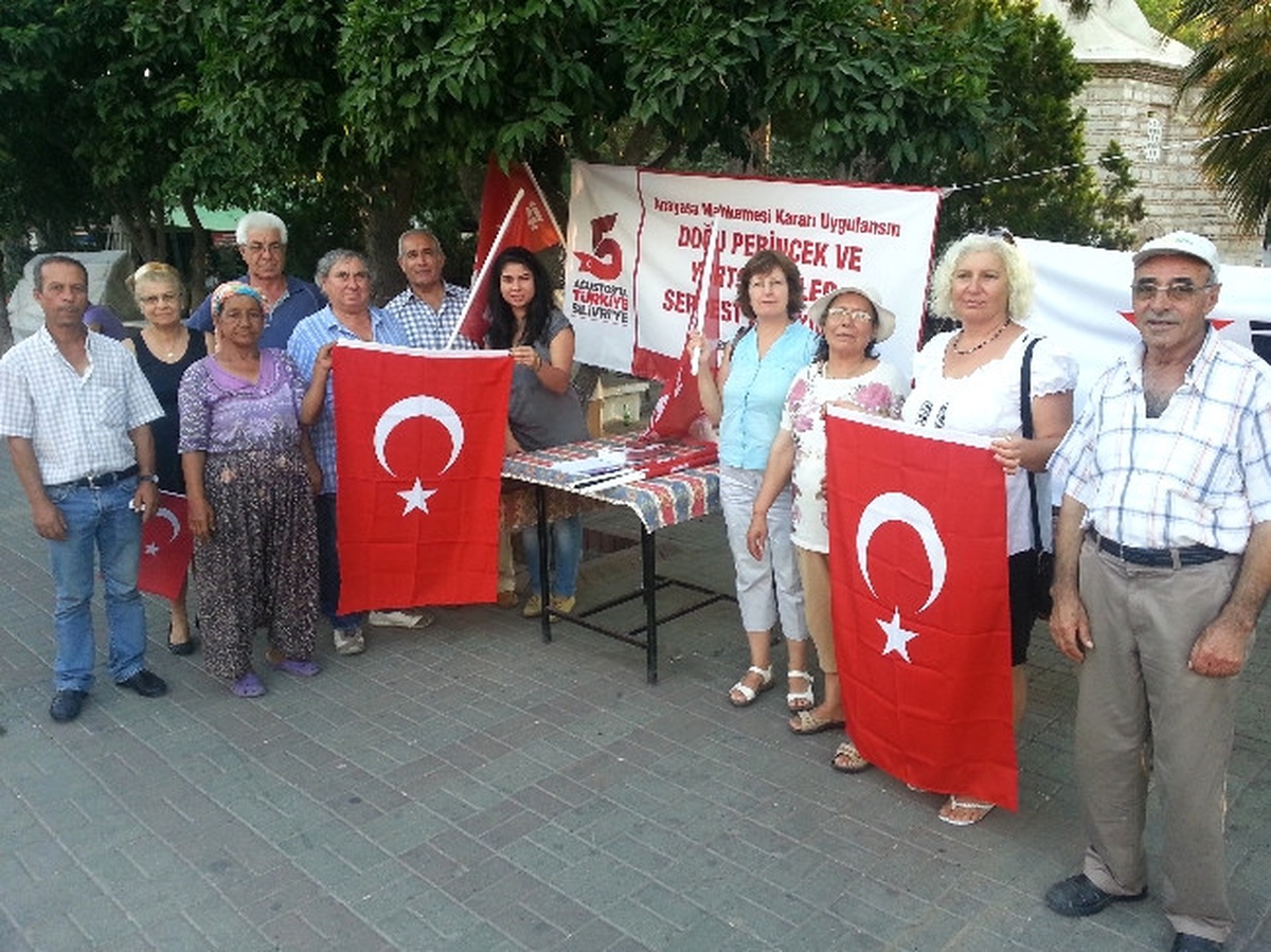 İşçi Partisi 5 Ağustos İçin İmza Masası Kurdu