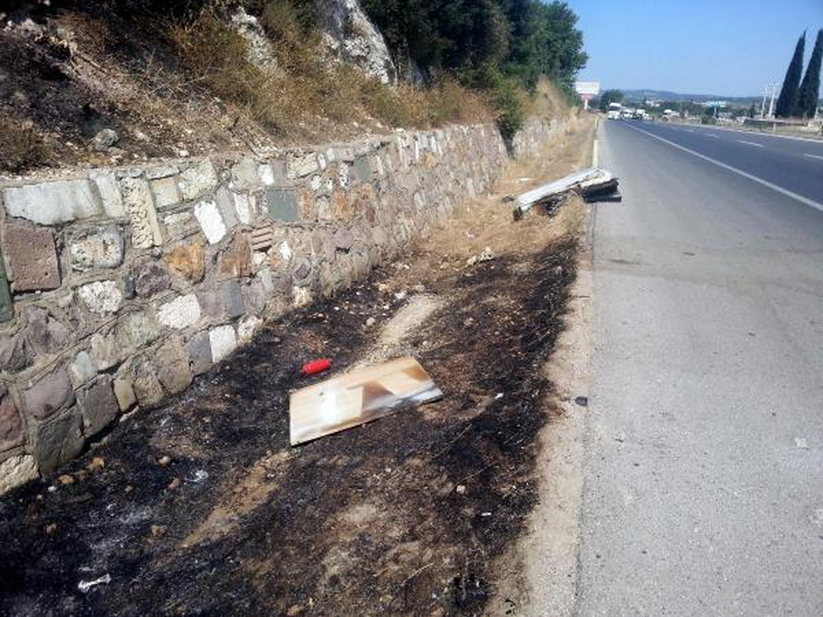 İzmir\'de Havalimanı Yakınında Orman Yangını (3)