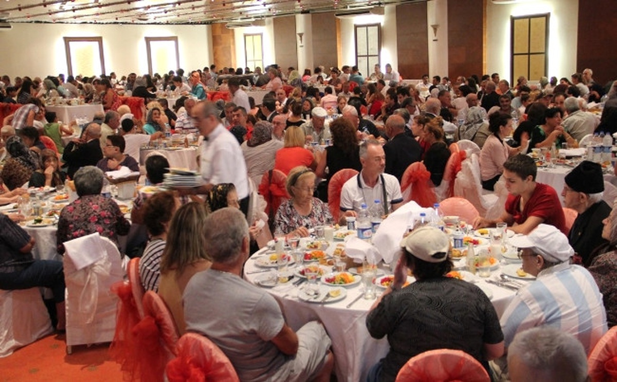 İzmir Valisi Toprak, Şehit ve Gazi Yakınlarını Unutmadı