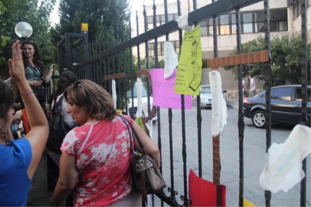 İzmirli Kadınlardan "Hamile Kadın" Protestosu