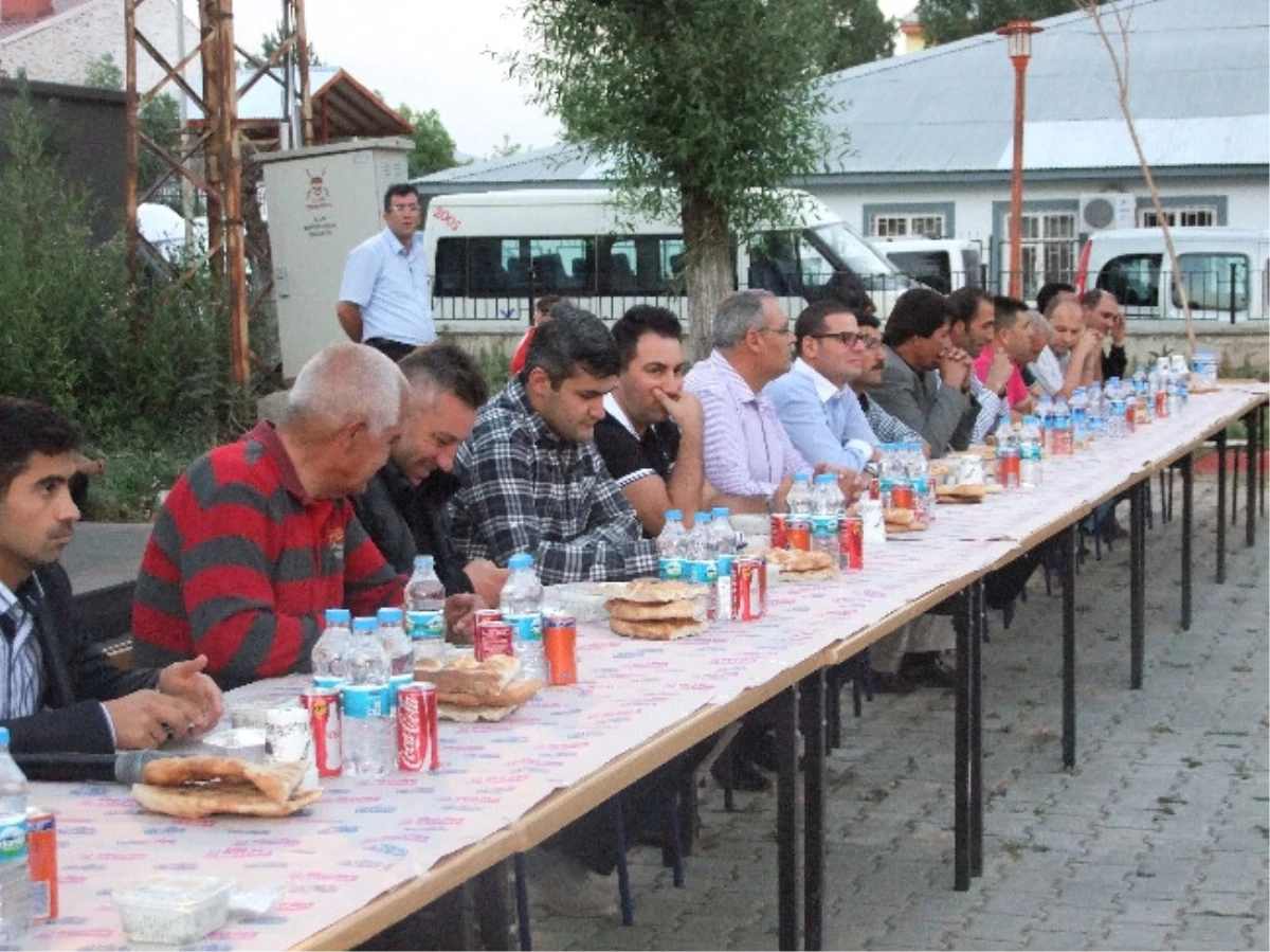 Kaymakam Dündar\'dan Geçici Köy Korucularına İftar Yemeği