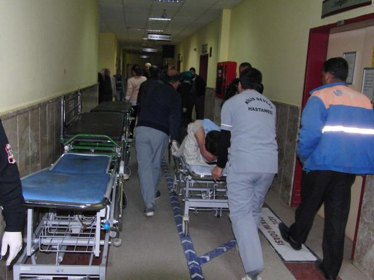 Kilis\'e Getirilen 12 Suriyeli Yaralıdan 1\'i Öldü