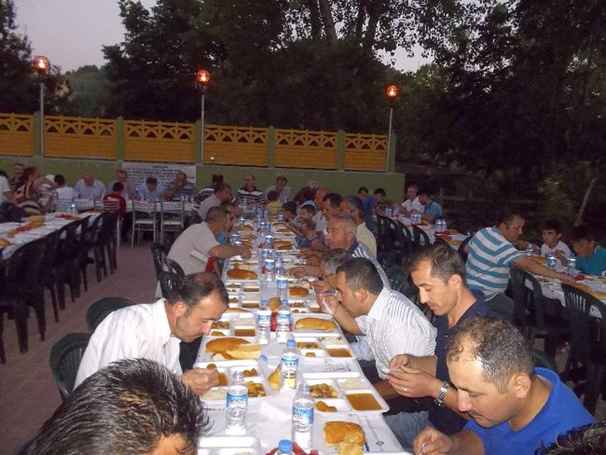 Kozcağız Belediyesi Bir Haftada 2 Bin Kişiye İftar Açtırdı