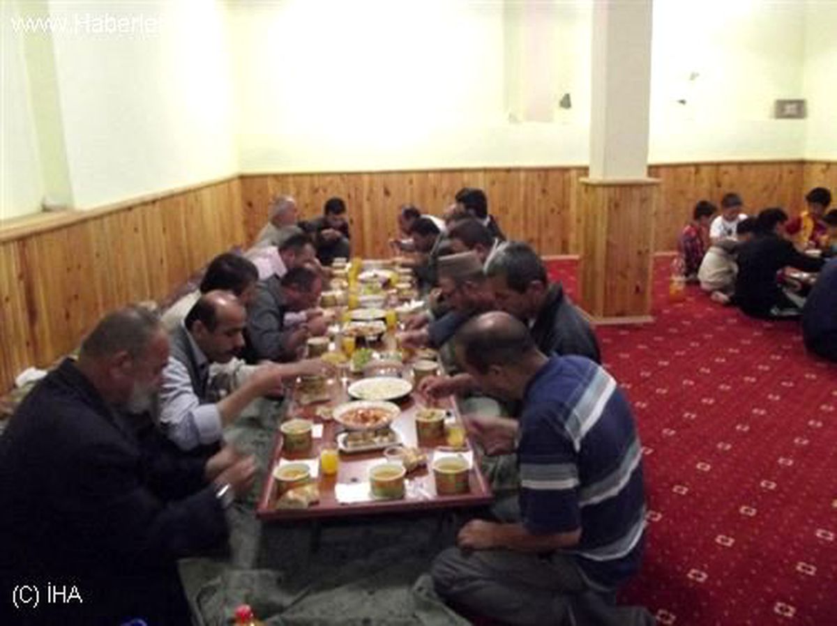 Küre\'de Şevkat Derneği\'nde İftar Düzenlendi