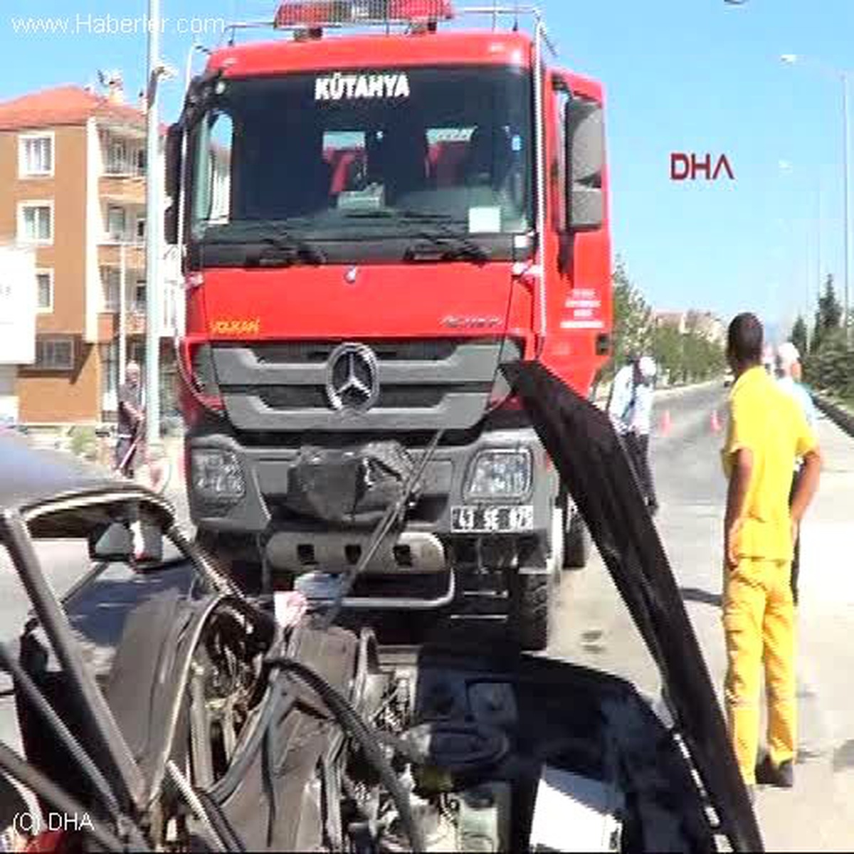Yangın Söndürmeye Giderken Otomobile Çarptı: 1 ölü, 1 Yaralı