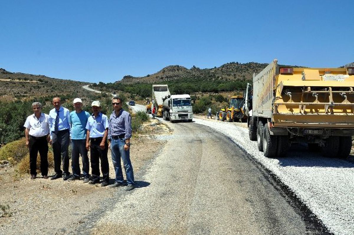 Manisa\'da Köy Yolları Asfaltlanmaya Başladı