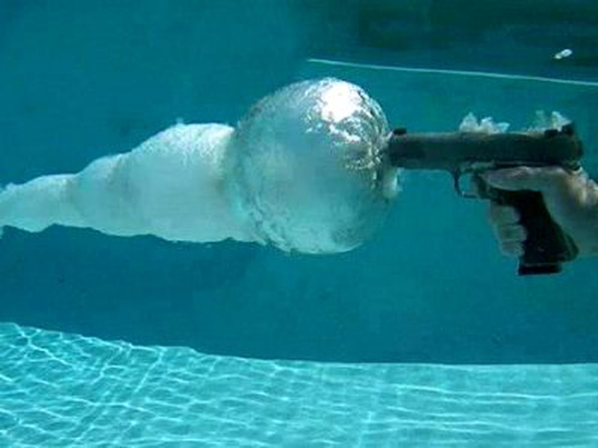 Merminin Suda Dansı Kamerada