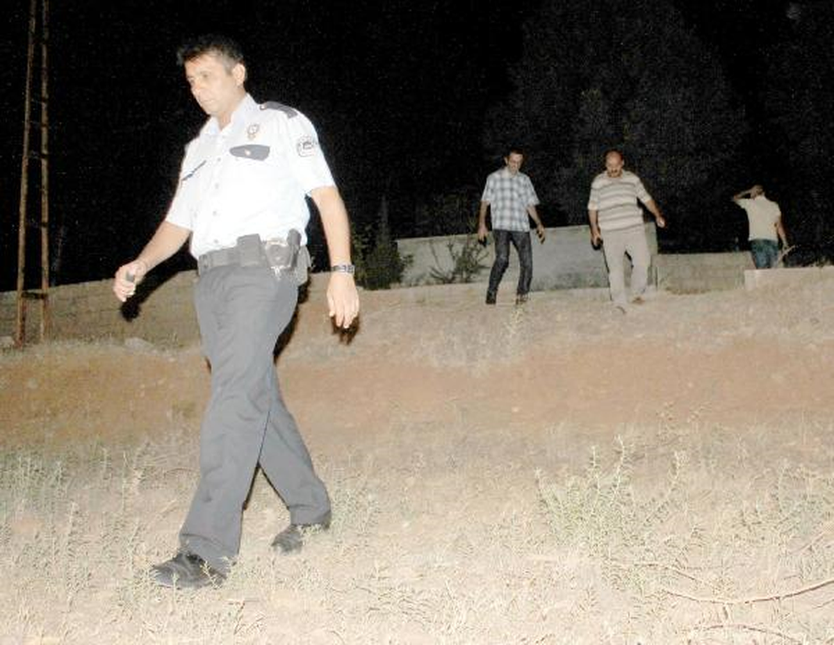 Mezarlıkta Kazı İhbarı Polisi Alarma Geçirdi