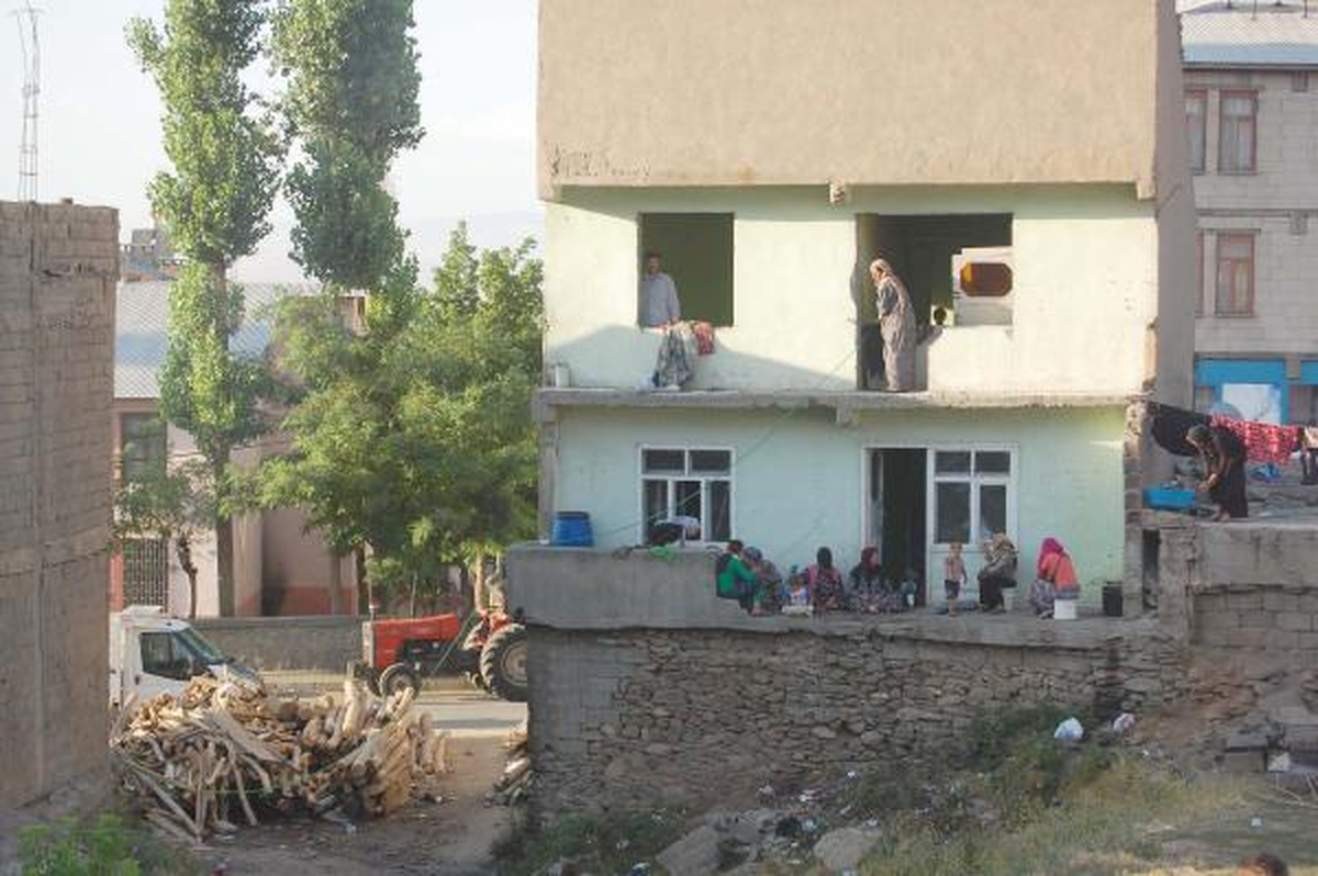 Muş\'ta Tarım İşçileri Zor Şartlarda Yaşıyor