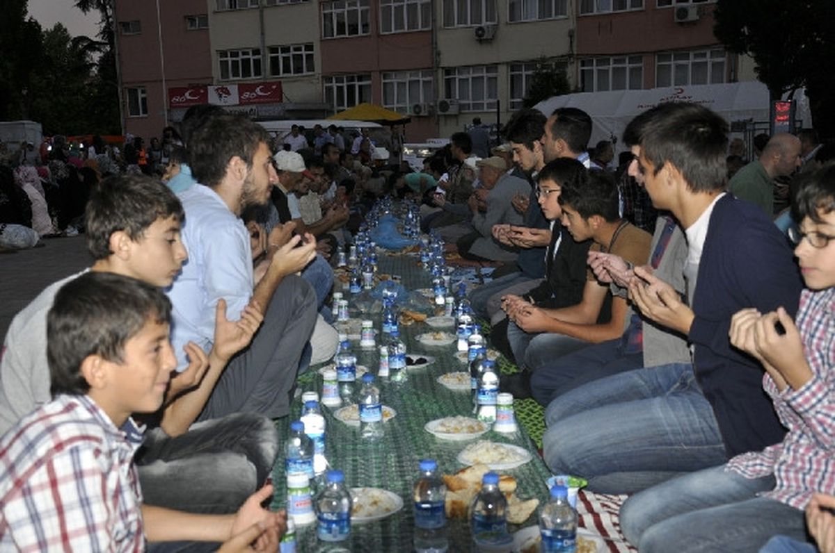 Oruçlar "Ümmet İftarında" Açıldı