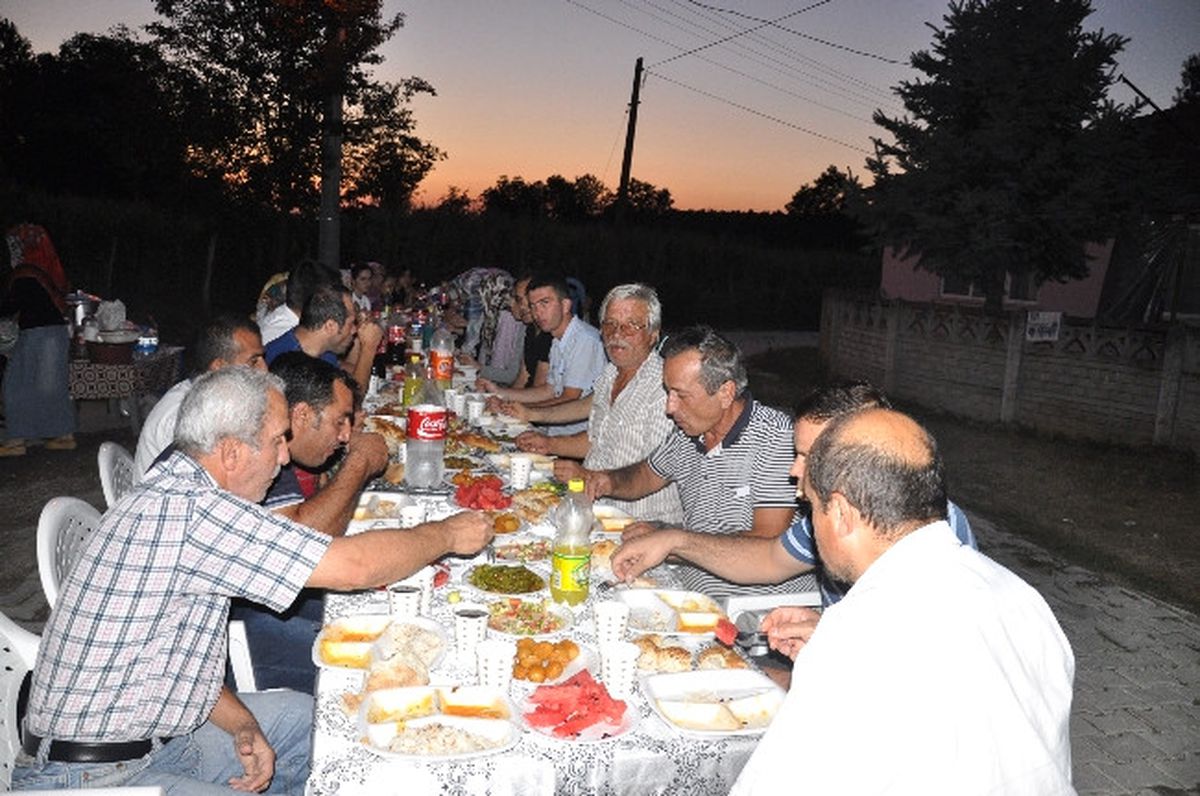 Otluoğlu Köyü Halkı Hep Birlikte Oruç Açtı