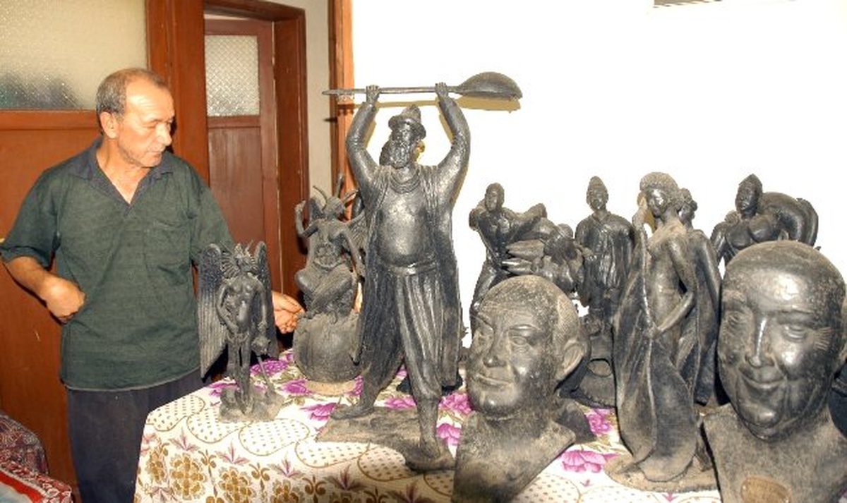Atık Poşetlerden Sanat Eseri Yapıyor