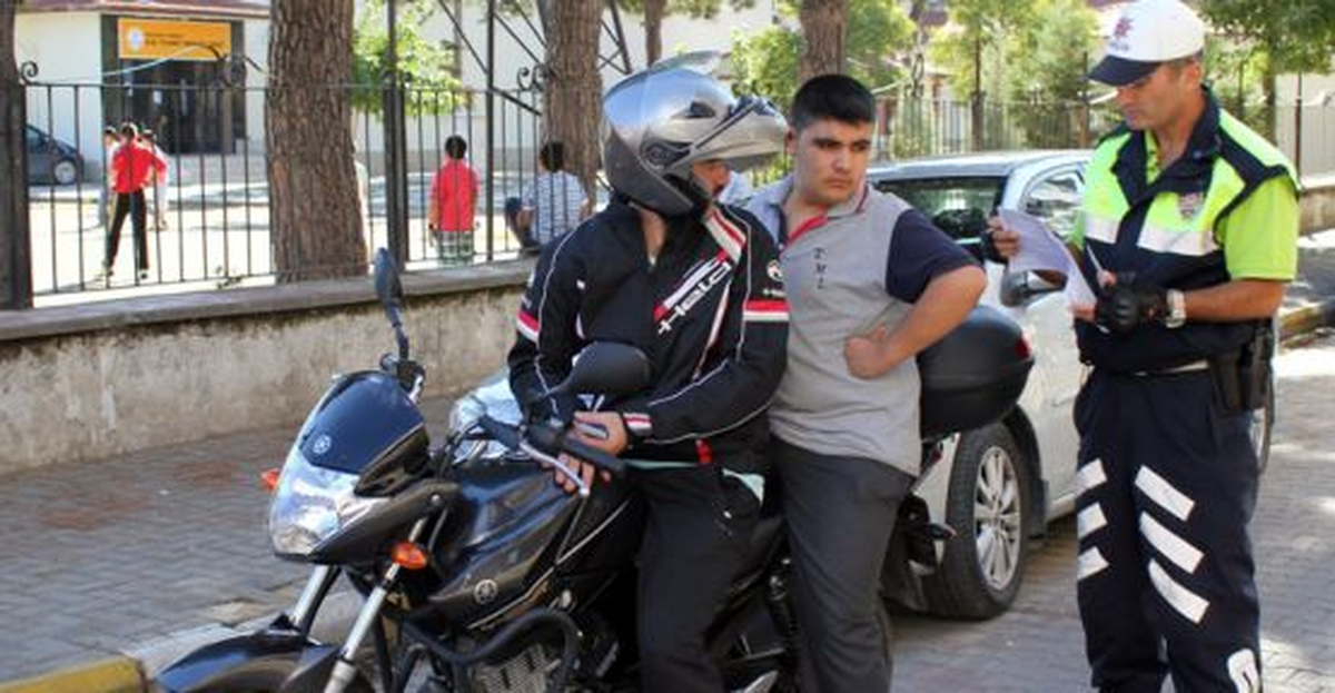 Polis Motosikletlere Göz Açtırmıyor
