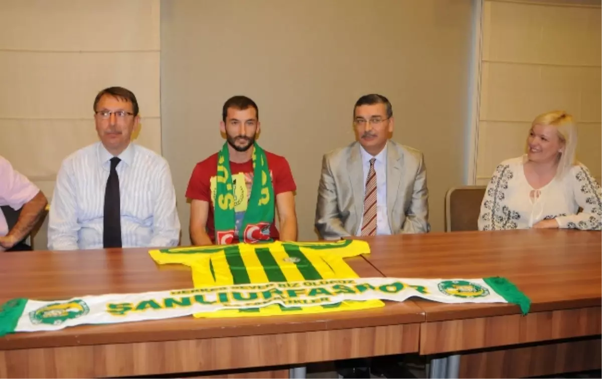 Şanlıurfaspor'un Yeni Transferinden Vali Güvenç'e Ziyaret