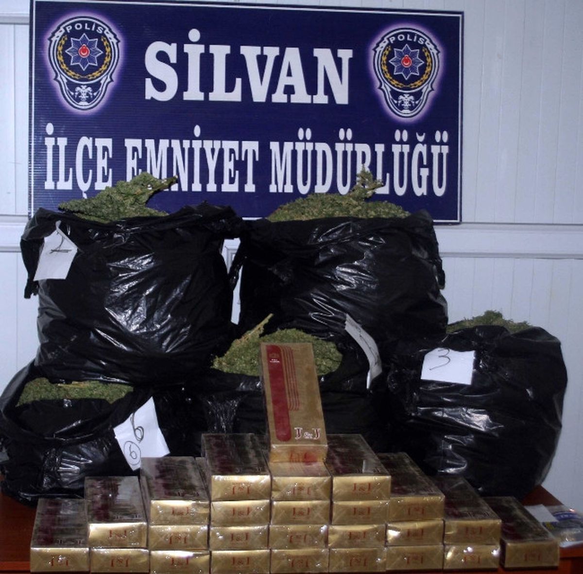 Silvan\'da Hint Keneviri ve Kaçak Sigara Operasyonu