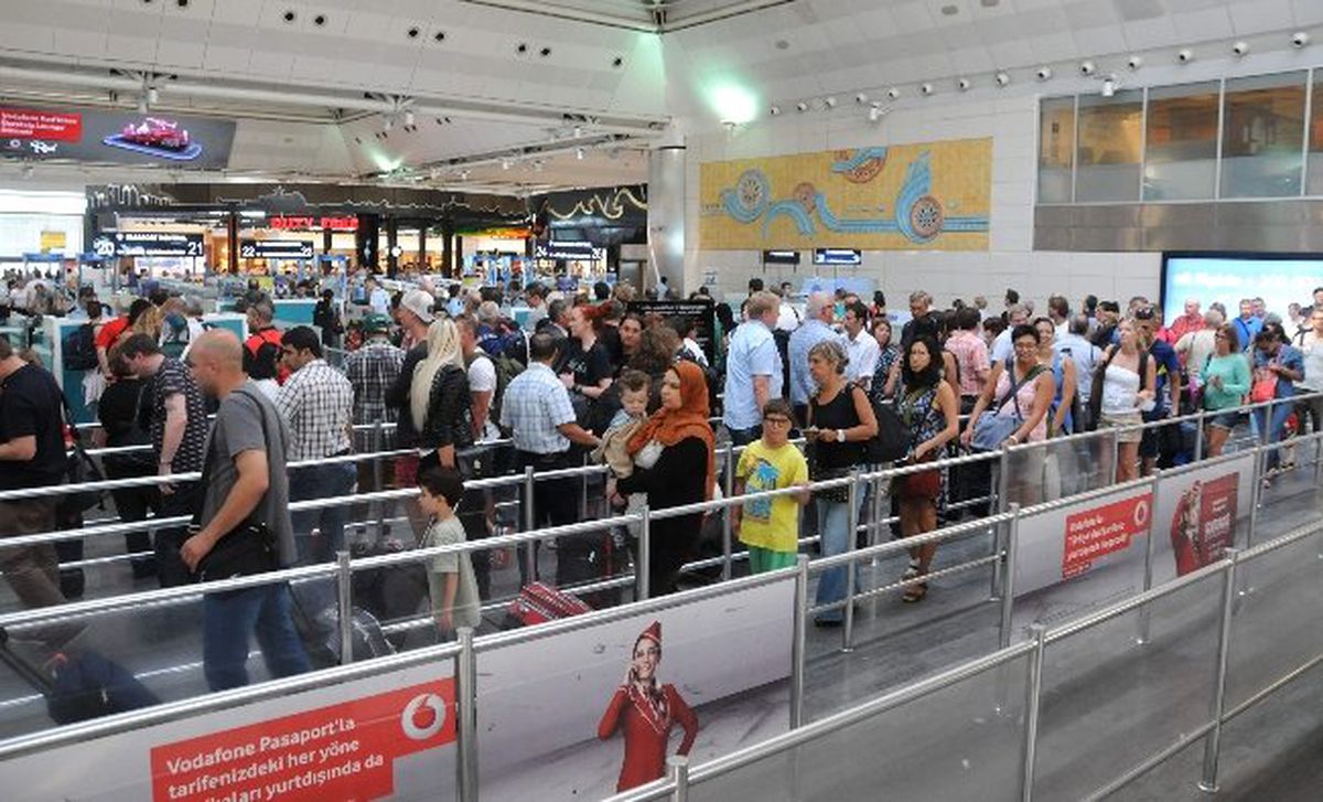 Sistem Arızası Havalimanında Kuyruk Oluşturdu