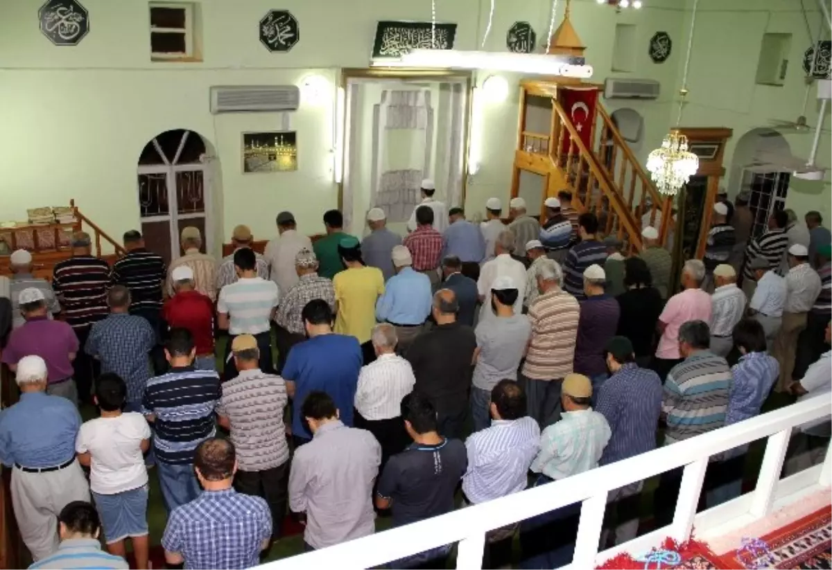 Ula\'da 103 Yıl Sonra Hatimle Teravih Namazı