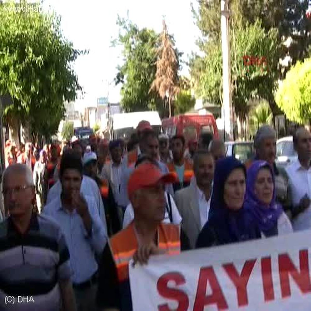 Viranşehir\'de Taşeron İşçilerden Protesto Yürüyüşü