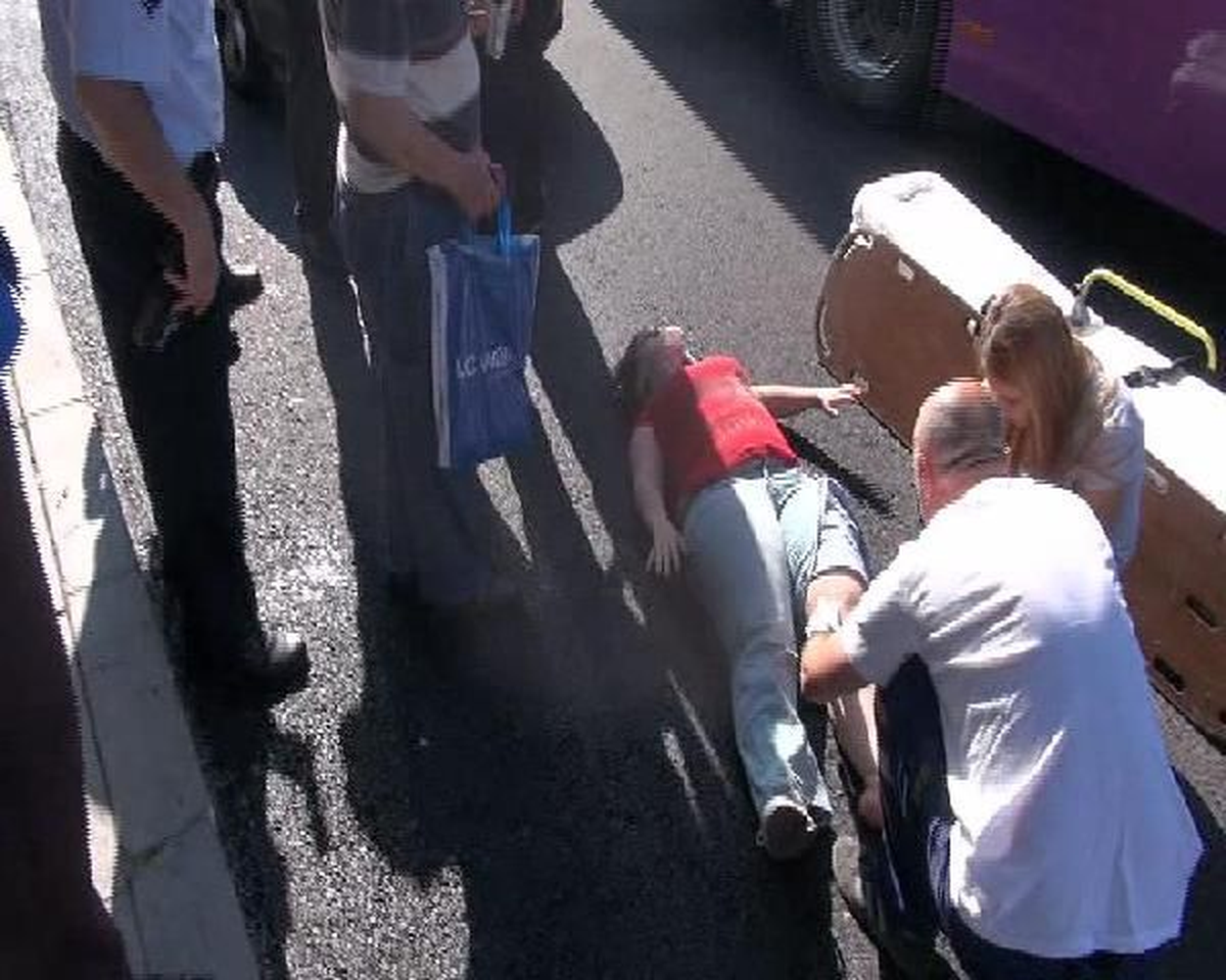 Yaralı Kızının Başında Tir Tir Titredi