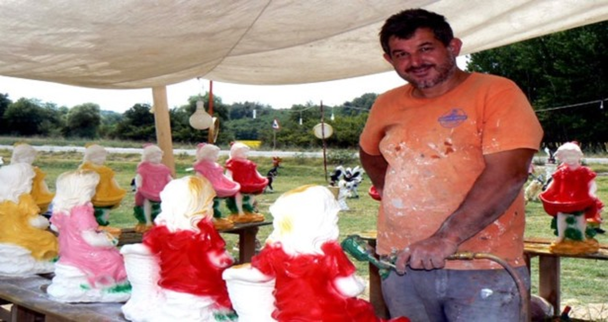 Ailecek Yaptıkları Bibloları Satıyorlar