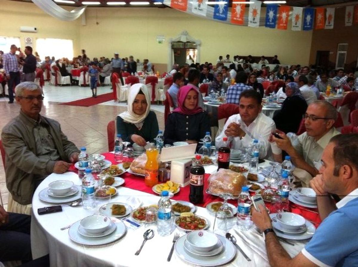 AK Parti İl Başkanlığından Partililere İftar Yemeği