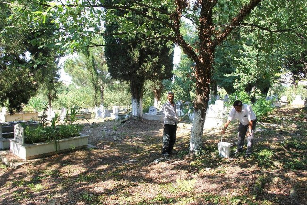 Alaplı\'da Köy Mezarlıklarında Bayram Temizliği