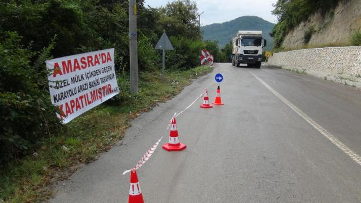 Arsasından Geçen Yolu Kapattı