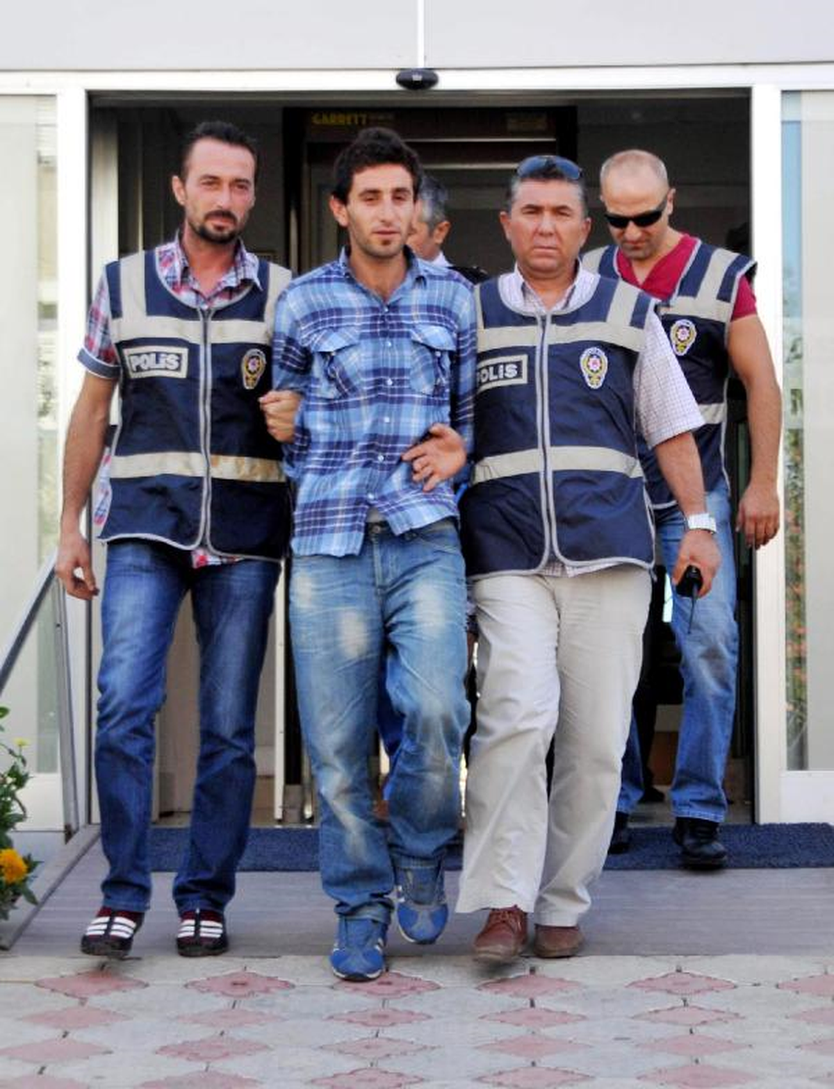 Banka Soyguncuları 400 Kameralı Takiple Yakalandı
