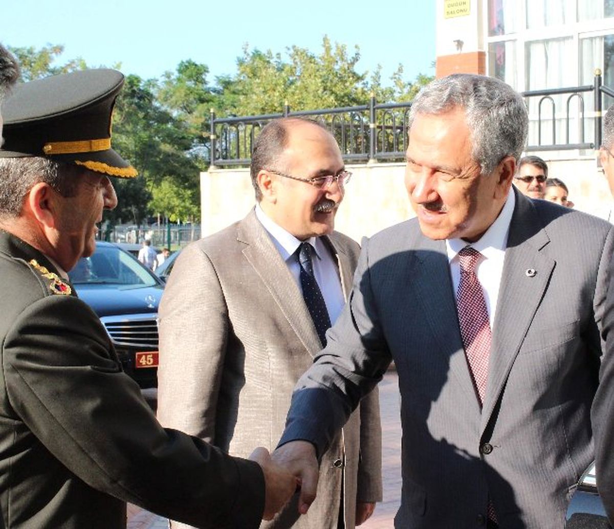 Başbakan Yardımcısı Arınç, Manisa\'da