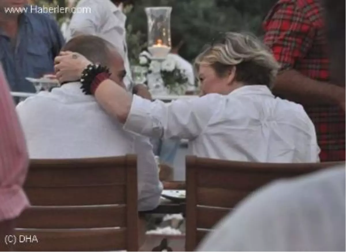 Bekarlığın Tadını Çıkarıyor