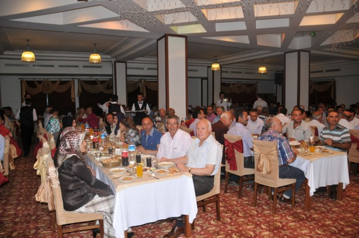 Belediye Başkanı Akdoğan\'dan Geleneksel İftar Yemeği