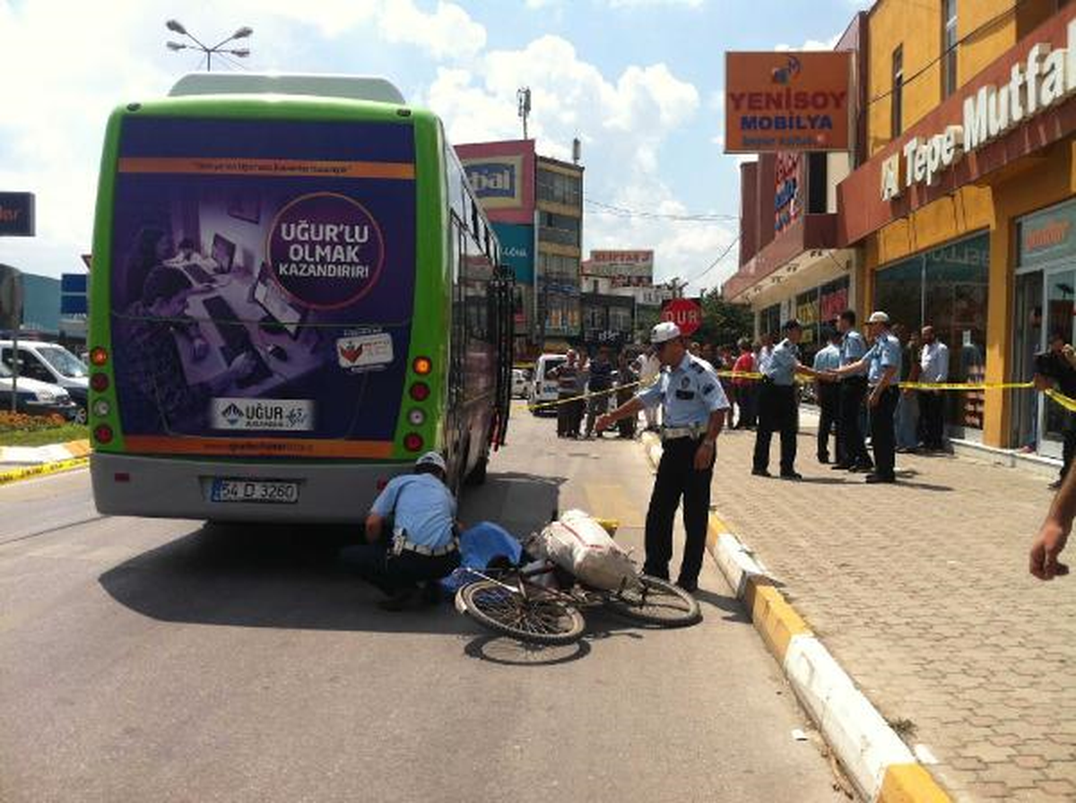 Bisikletiyle Giderken Otobüs Çarptı