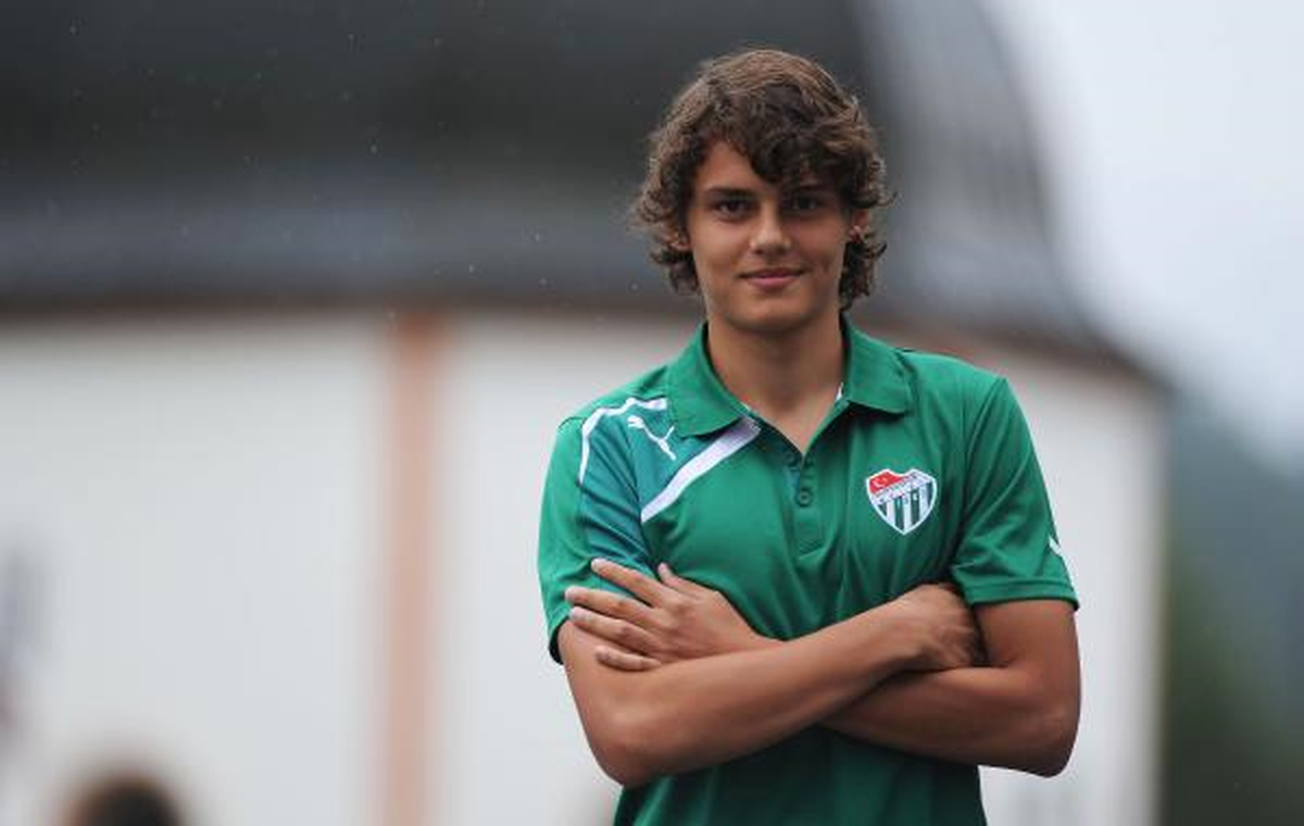 Bursaspor\'un Genç Futbolcusu Enes: Kendime Güveniyorum