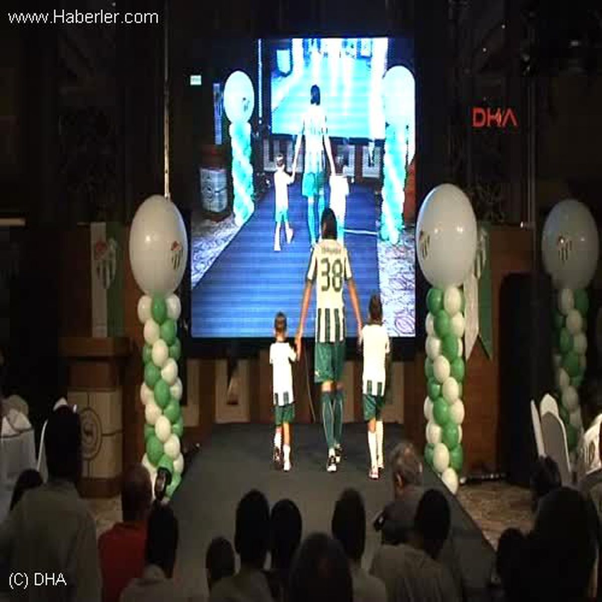 Bursaspor'un Yeni Sezon Formaları Tanıtıldı