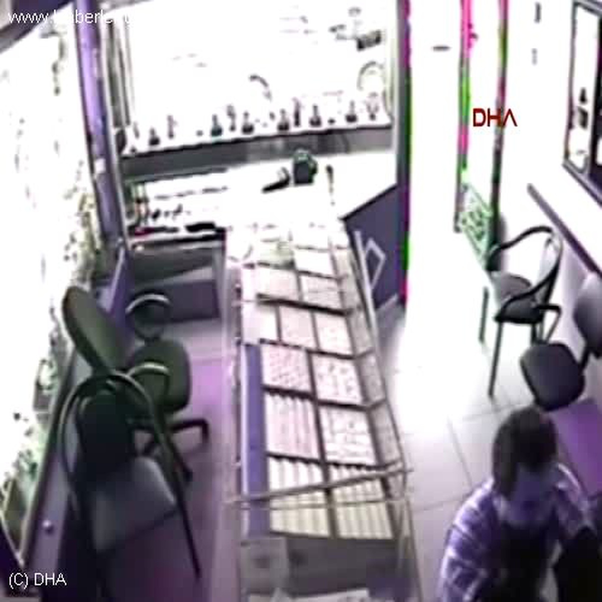 Çarşaflı Soyguncuları Esnaf Yakaladı