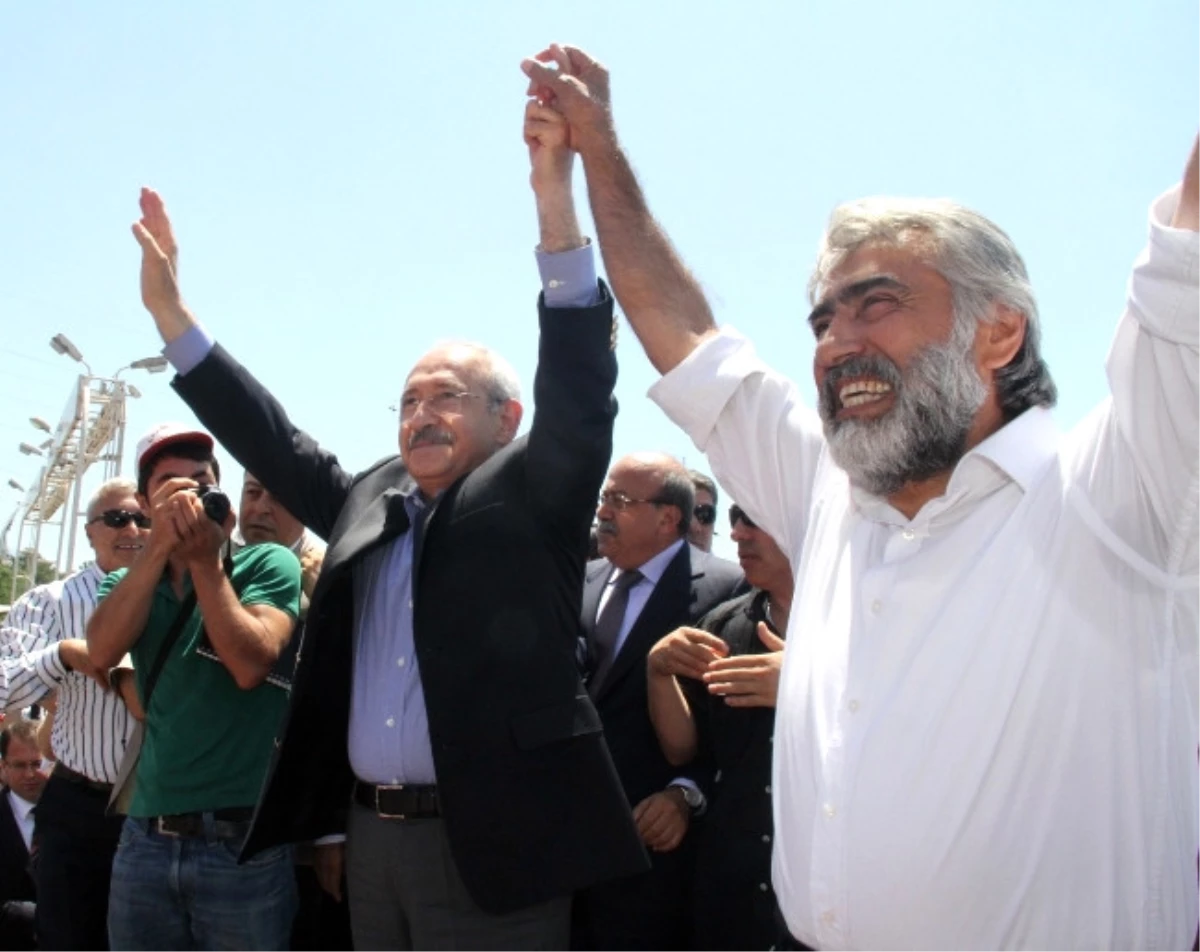 CHP Lideri Kılıçdaroğlu\'ndan İsdemir Grevine Destek