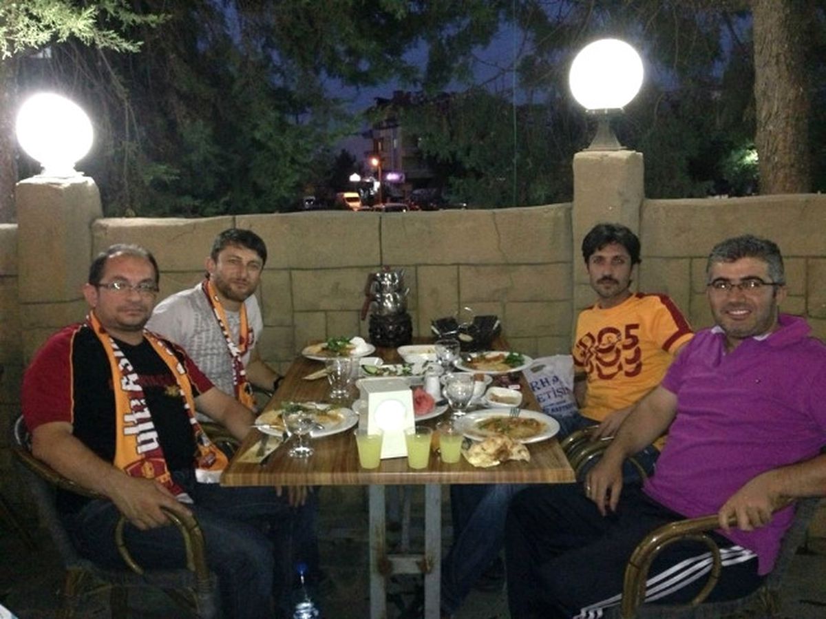 Denizli\'de Galatasaray Taraftarı İftarda Buluştu