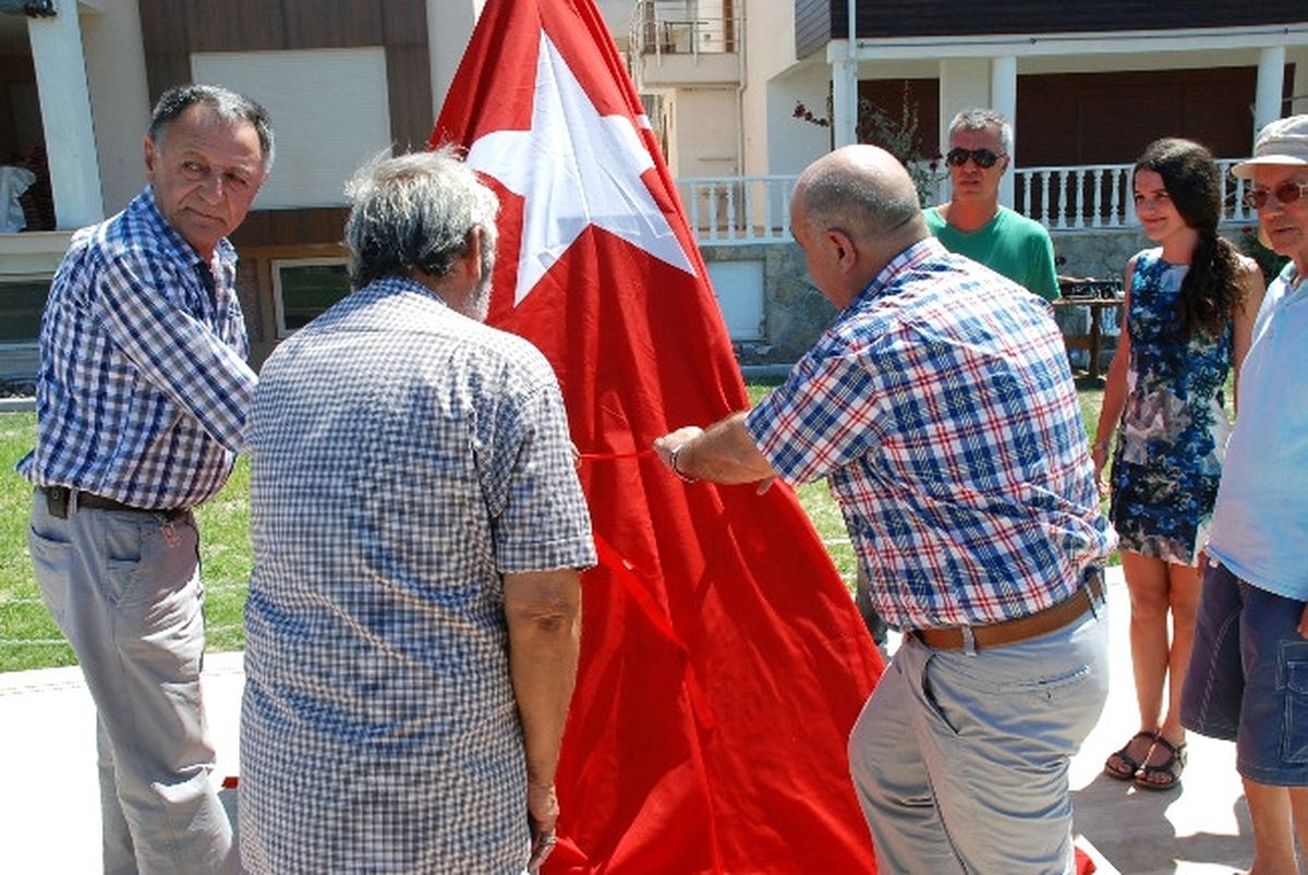 Didim Huzur Aile Sitesi\'nde Atatürk Büstü Açılışı