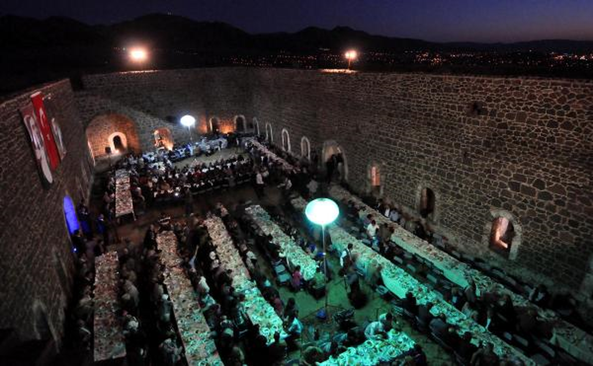 Erzurum\'da Tabyalarda Şehit Aileleri ve Gazilere İftar Verildi