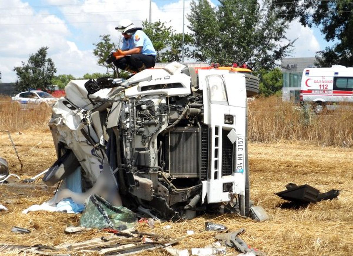 Eskişehir\'de Tanker Devrildi: 1 Ölü