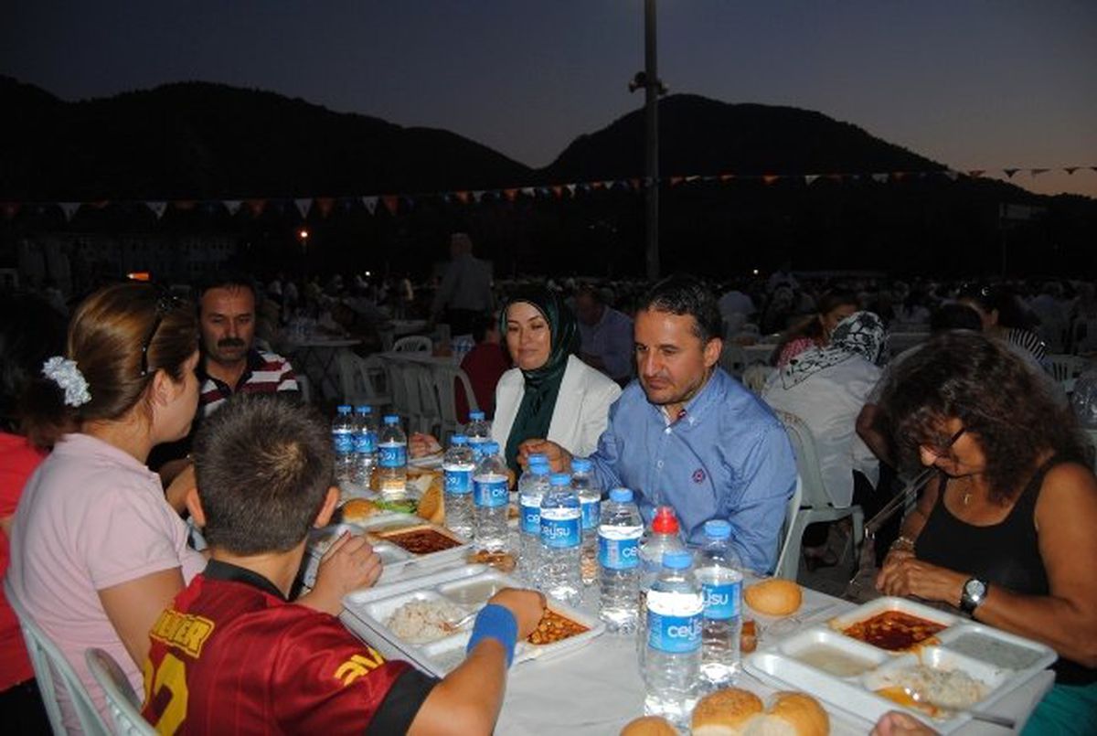 Fethiye AK Parti\'den 5 Bin Kişilik İftar