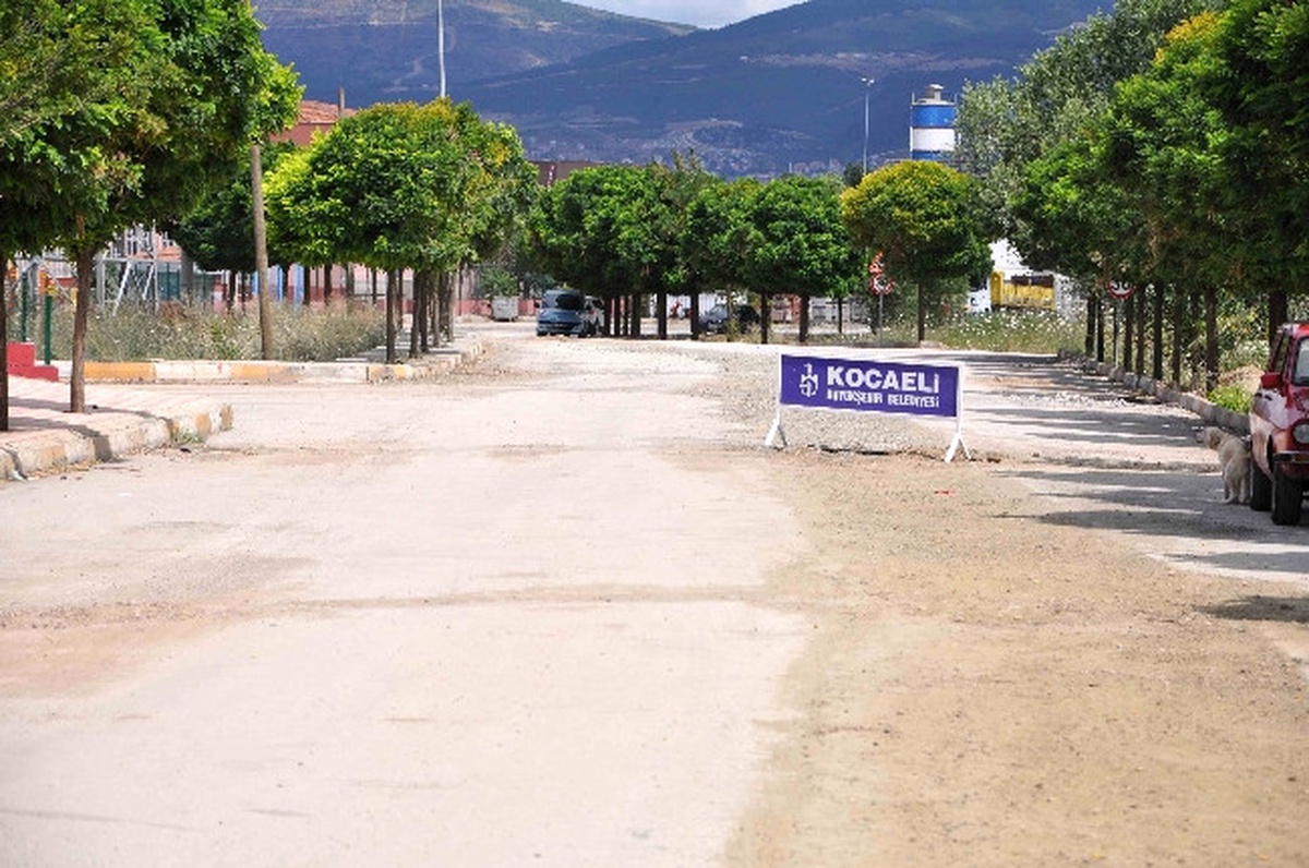Gölcük Yazlık Mahallesinin Yolları Yenileniyor