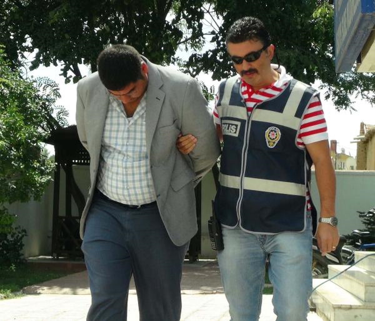 İçi Kağıt Dolu Dolar Destesiyle Dolandırıcılık