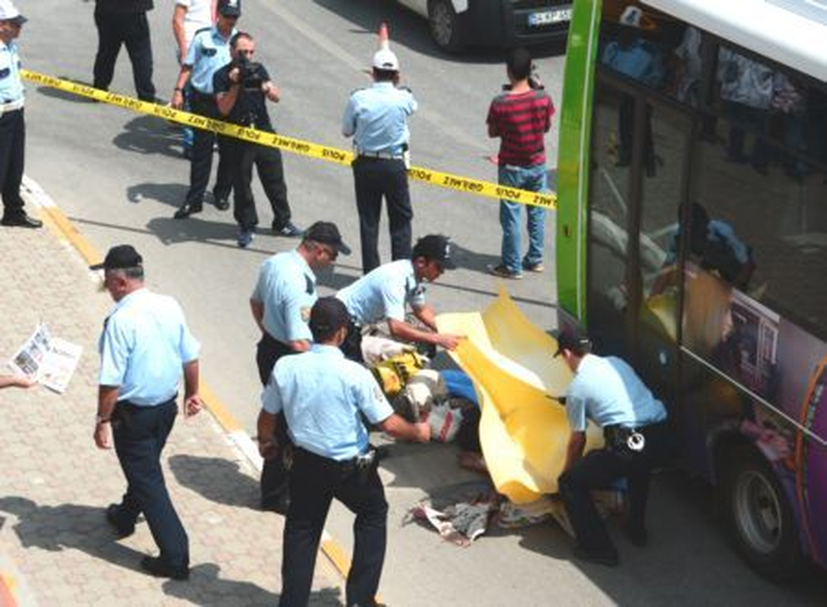İftar Alışverişinden Dönerken Otobüs Altında Can Verdi