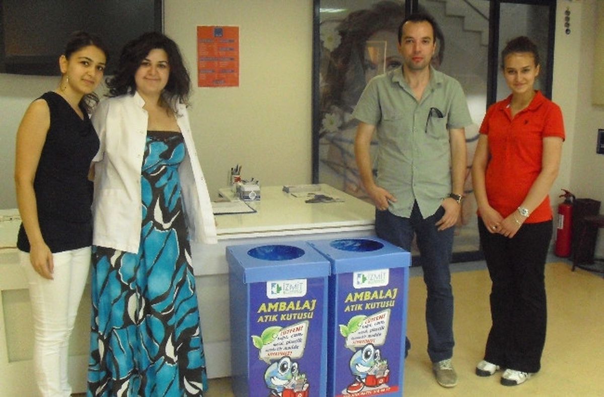 İzmit Belediyesi Geri Dönüşüm Kutusu Dağıtıyor