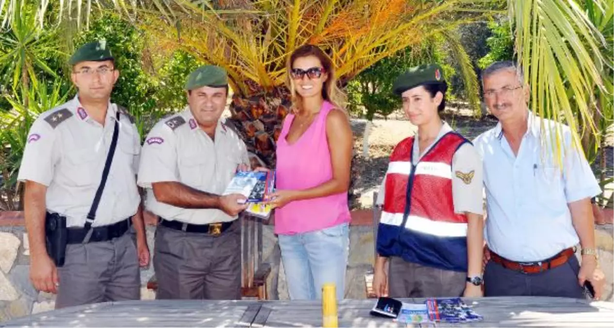 Jandarma, Tuğba Özay\'a \'Komşu Kollama Projesi\'ni Anlattı