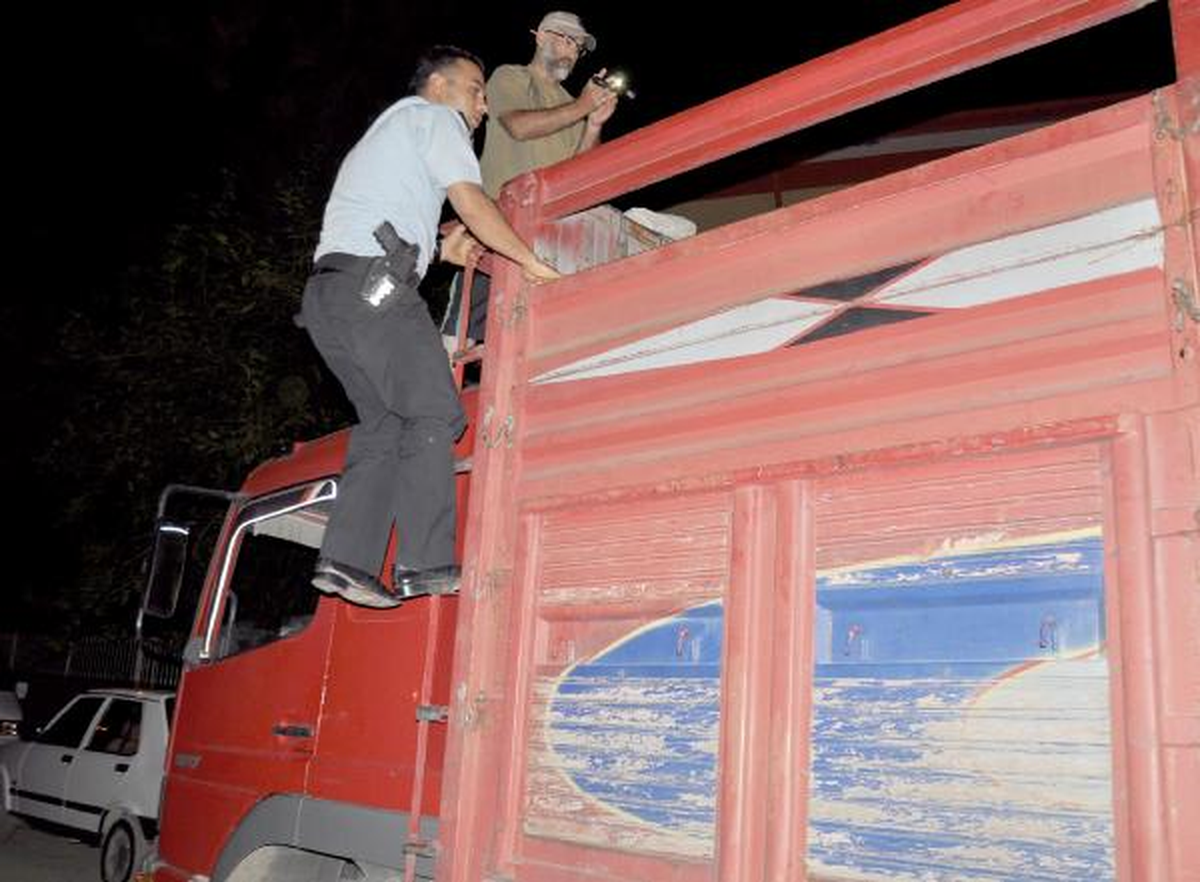 Kamyonda 7 Bin Litre Kaçak Akaryakıt Ele Geçirildi