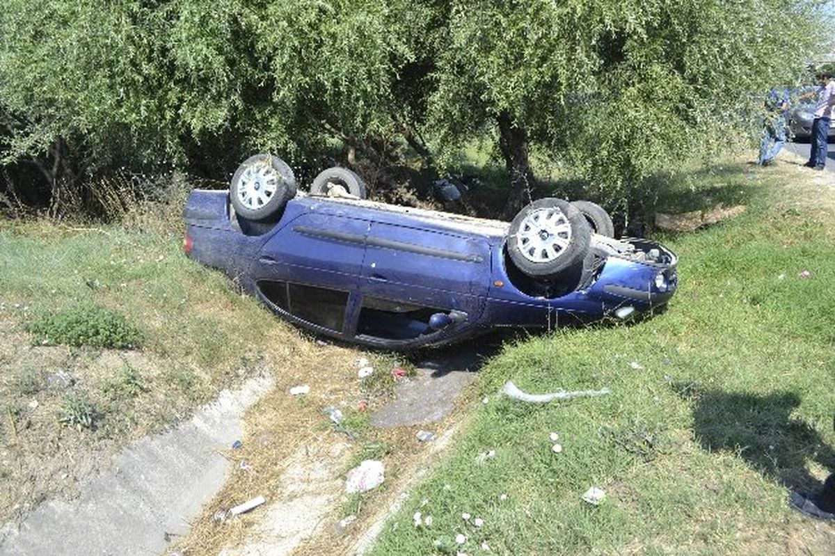 Kapaklı\'da Otomobil Takla Attı: 2 Yaralı