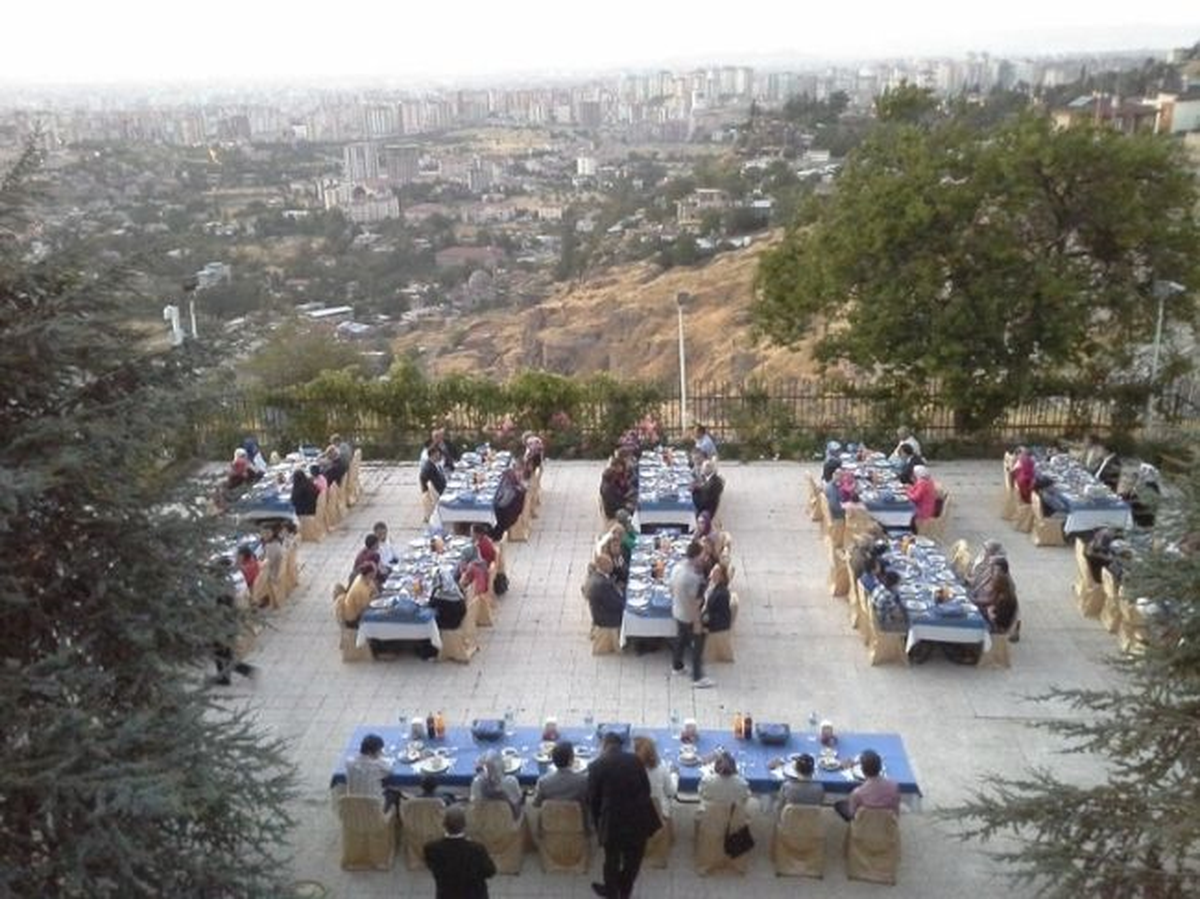 Kayseri Valisi Orhan Düzgün İftarını Vatandaşlarla Yaptı
